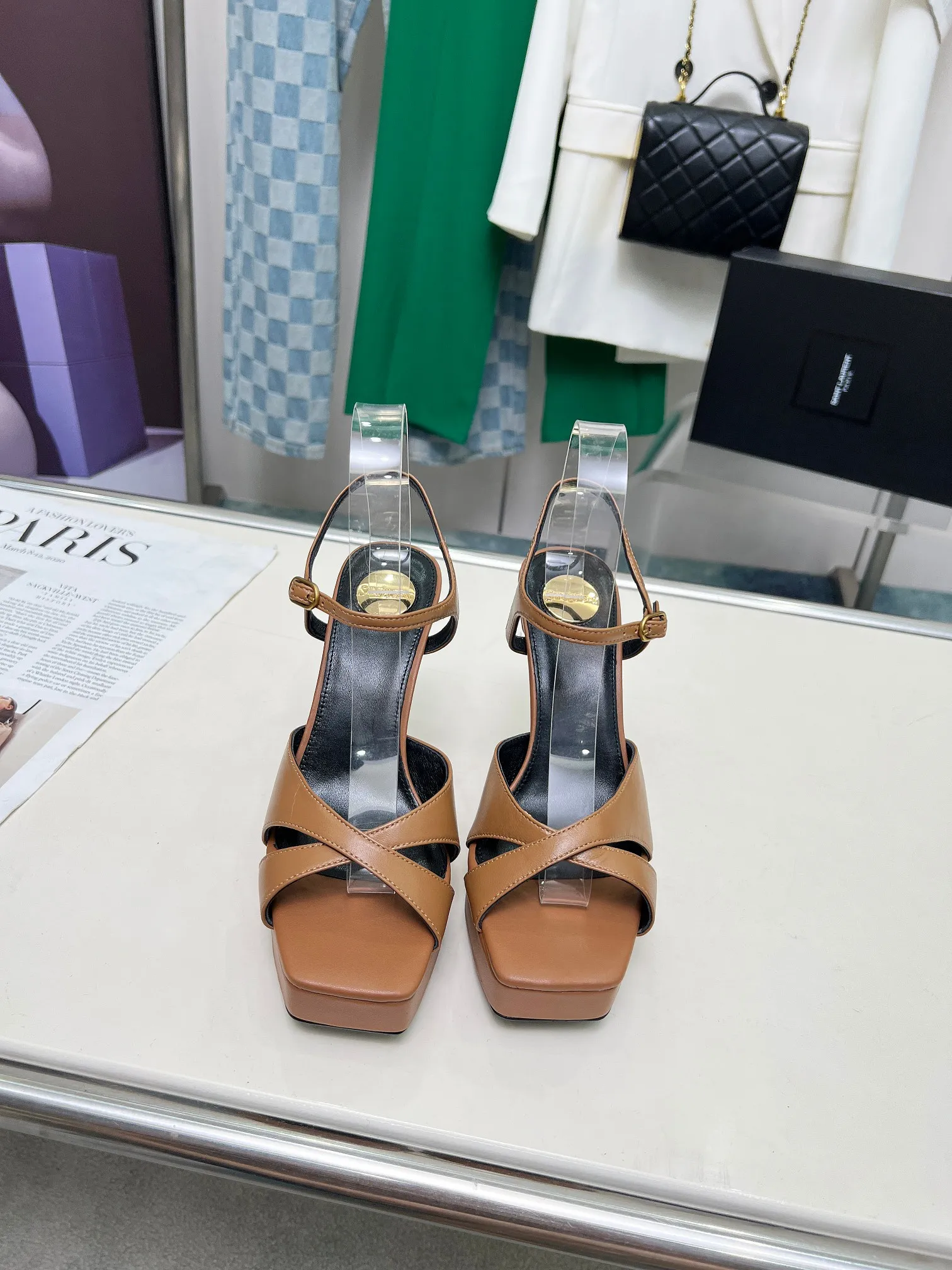 👟👟Ex-factory price 640👟👟 Saint Laurent YSL Saint Laurent sandals Upper: sheepskin surface Size 35-42 (42 is custom-made and non-returnable) Heel height 8.5cm Water platform height 2.5cm Leather outsole 2642-12